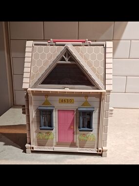 KidKraft Portable Plastic Cottage Dollhouse, Multicolor, 3 Rooms, 2 Stories